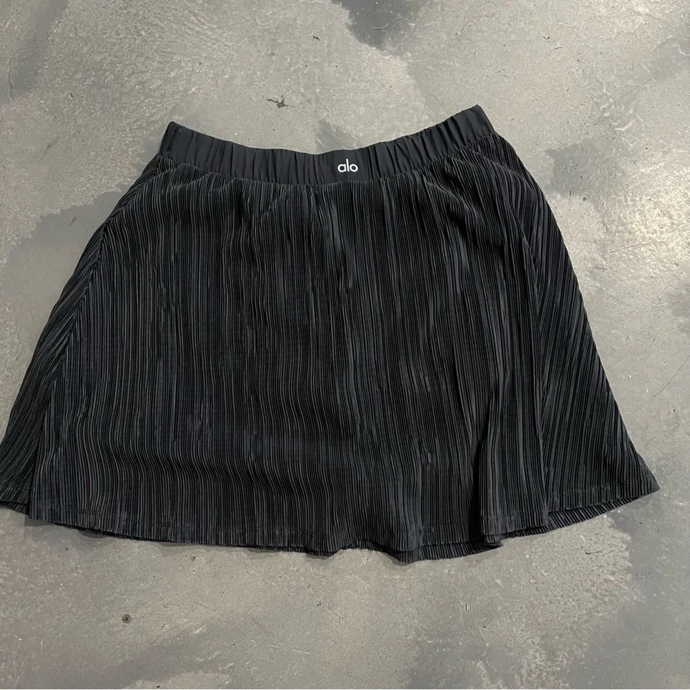 ALO Micro Plisse Tennis Skirt - Black Sz L Women’s